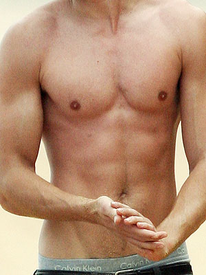 He's not a school boy anymore! Who is the owner of this well-defined chest? | Zac Efron