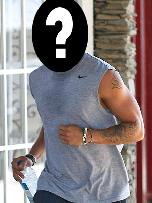 Who showed off his tattoo sleeve before going for a jog? | Ryan Phillippe