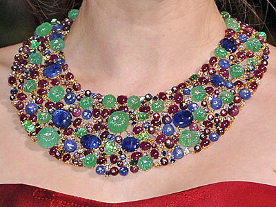Which nominee wore this colorful necklace, which boasted almost 670 carats of gems?