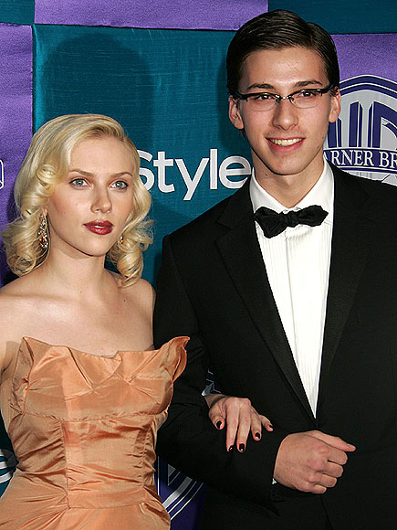 His twin sister is as known for her talent as she is for her sexy, old-Hollywood appeal. Who is his famous sibling? | Scarlett Johansson