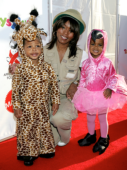 ANGELA BASSETT AND CHILDREN photo | Angela Bassett