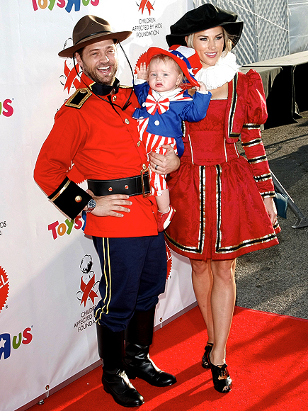 JASON PRIESTLEY & FAMILY photo | Jason Priestley