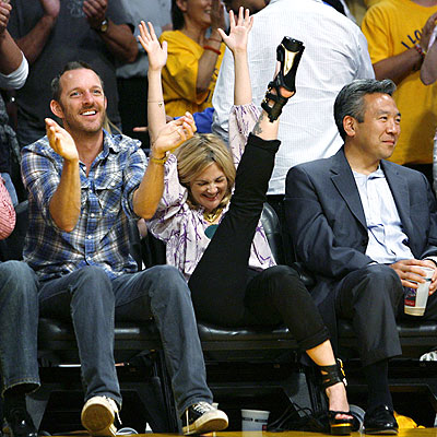 WATCHING THE GAME photo | Drew Barrymore