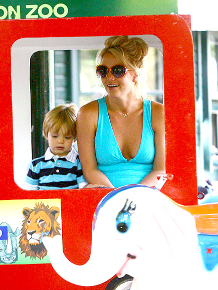GOING TO THE ZOO photo | Britney Spears