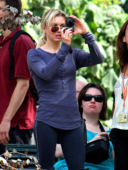 TAKING A PHOTO photo | Renee Zellweger