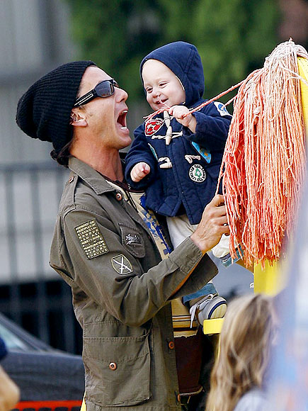 PICKING PUMPKINS photo | Gavin Rossdale