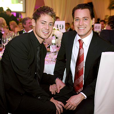 COUPLING UP photo | T.R. Knight