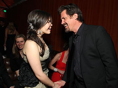 MEET AND GREET photo | America Ferrera, Josh Brolin