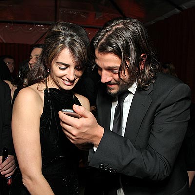 PROUD PAPA photo | Diego Luna, Pen\u00E9lope Cruz