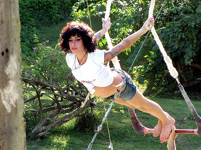 TRAPEZE ARTIST photo | Amy Winehouse
