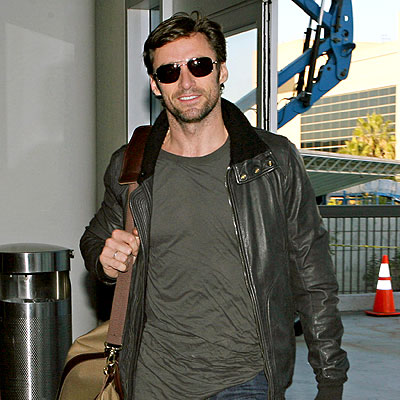 BAGGAGE HANDLER photo | Hugh Jackman