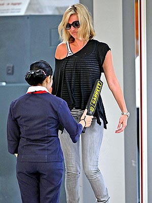 STEP RIGHT UP photo | Kate Moss