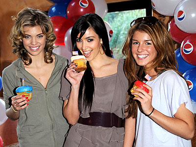 LET THEM EAT (CUP)CAKE photo | AnnaLynne McCord, Kim Kardashian, Shenae Grimes
