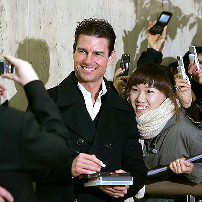 SIGNING BONUS photo | Tom Cruise