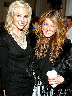 Elisabeth's Baby Fashion photo | Elisabeth Hasselbeck, Shenae Grimes