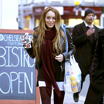 'SHAKE' THINGS UP photo | Lindsay Lohan