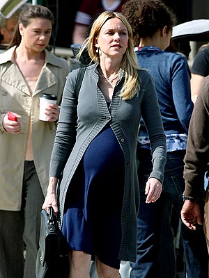 DOING THE BUMP photo | Naomi Watts