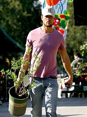 GREEN THUMB photo | Josh Duhamel