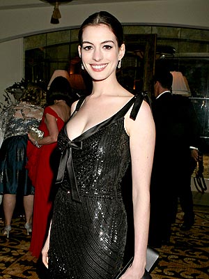 PORTRAIT OF AN ARTIST photo | Anne Hathaway