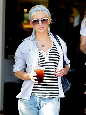 SHOP GIRL photo | Christina Aguilera