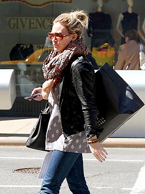 SHOP AROUND photo | Hilary Duff
