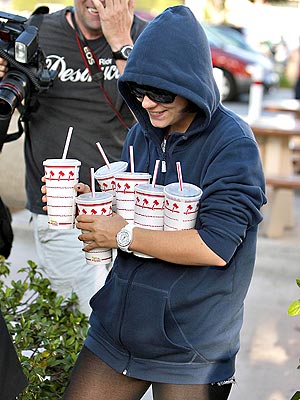 SPECIAL DELIVERY photo | Lily Allen