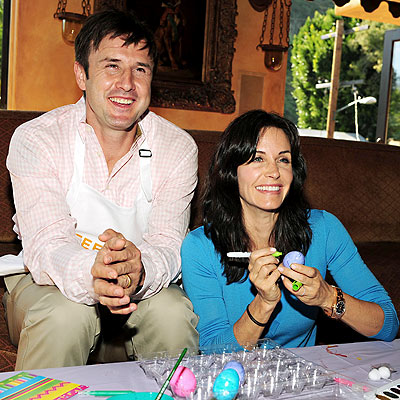 EGG-ELLENT TIME photo | Courteney Cox, David Arquette