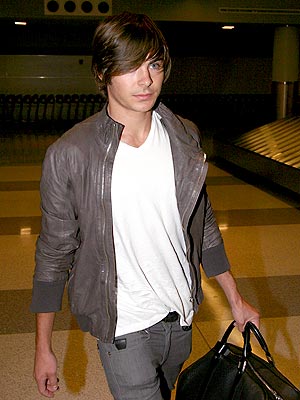 TRAVELIN' MAN photo | Zac Efron