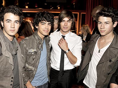 BOYS' NIGHT OUT photo | Joe Jonas, Jonas Brothers, Kevin Jonas, Nick Jonas, Zac Efron
