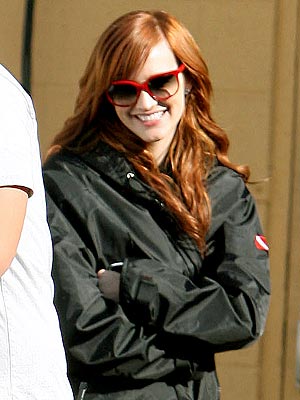 FRIENDLY NEIGHBOR photo | Ashlee Simpson