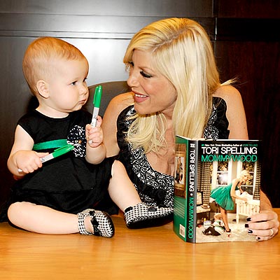 PEN PALS photo | Tori Spelling