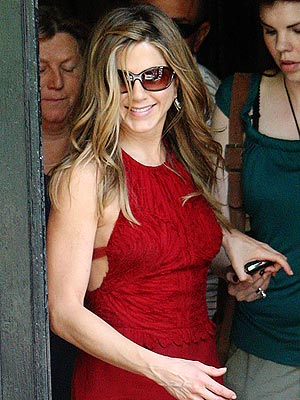 LADY IN RED photo | Jennifer Aniston