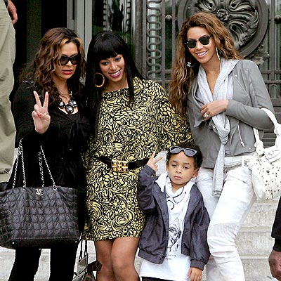 FAMILY PORTRAIT photo | Beyonce Knowles, Solange Knowles, Tina Knowles