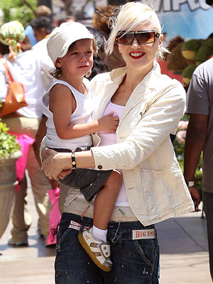Shopping with Mom photo | Gwen Stefani