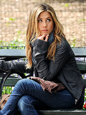 THE EYES HAVE IT photo | Jennifer Aniston