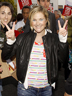 GIVE PEACE A CHANCE photo | Drew Barrymore