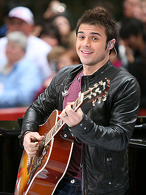 STRIKING A CHORD photo | Kris Allen