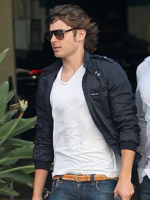 HOOP IT UP photo | Zac Efron