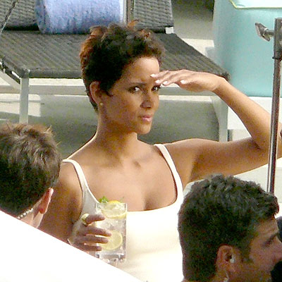 ON THE LOOKOUT photo | Halle Berry