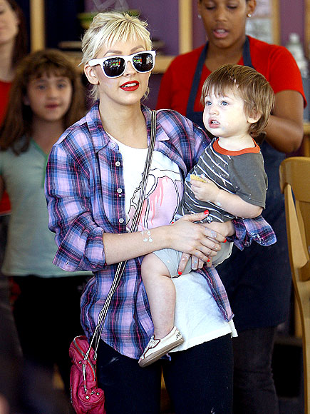 PAINTING PARTY photo | Christina Aguilera