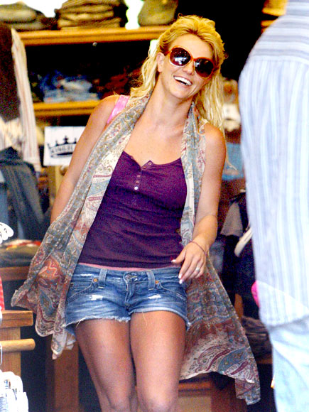 SHOP WALK photo | Britney Spears