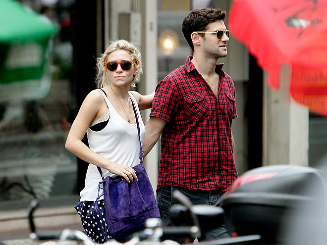AMOUR ABROAD photo | Ashley Olsen, Justin Bartha