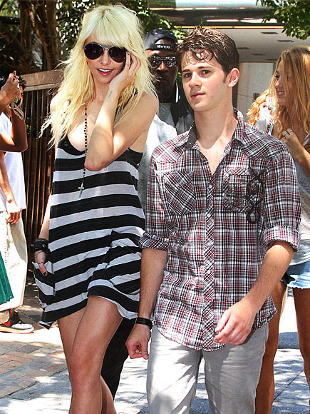 STEP TOGETHER photo | Taylor Momsen