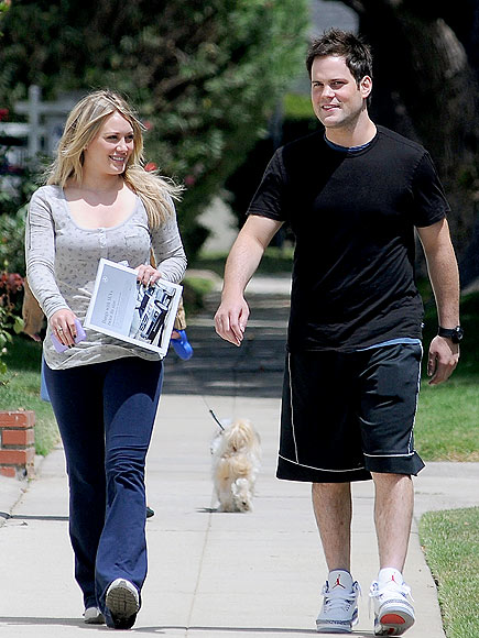 STROLL WITH IT photo | Hilary Duff