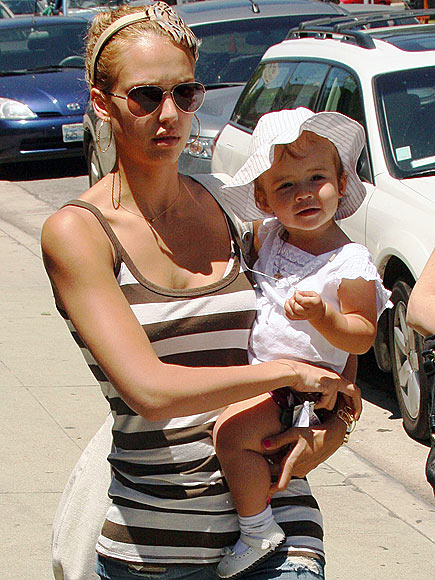 BABE IN ARMS photo | Jessica Alba