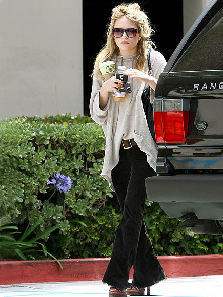 STAYING HYDRATED photo | Mary-Kate Olsen