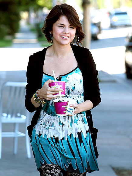 selena gomez new pics 2009. selena gomez new album who