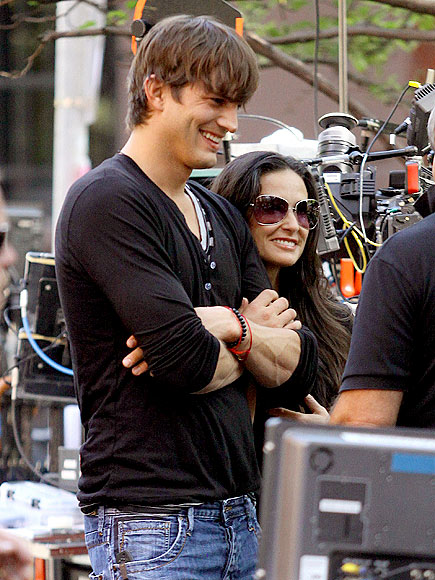 A 'BEAUTIFUL' PAIR photo | Ashton Kutcher, Demi Moore