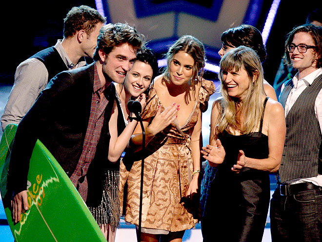 WINNER'S CIRCLE photo | Catherine Hardwicke, Kristen Stewart, Nikki Reed, Robert Pattinson