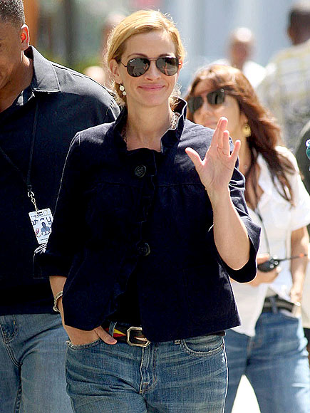 SET TO GO photo | Julia Roberts